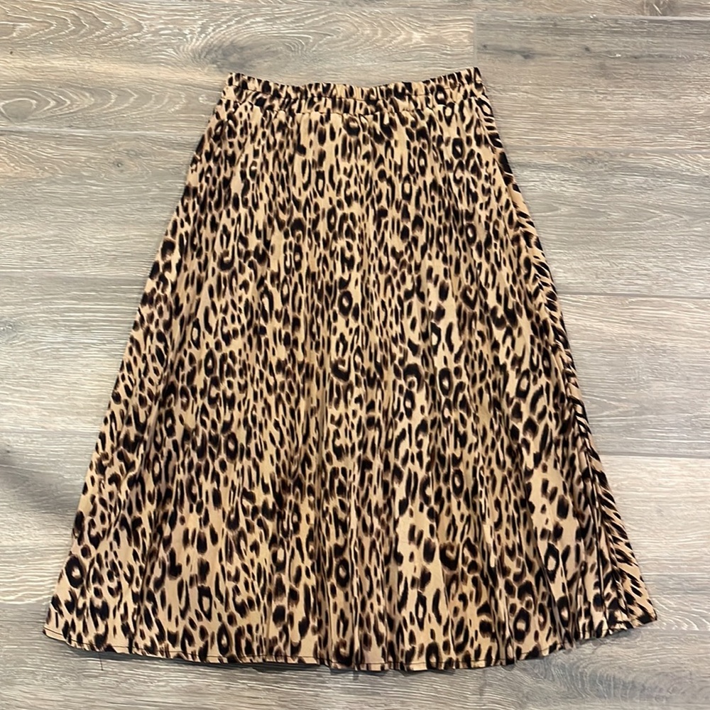 Darling leopard print pleated skirt